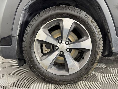 Used 2019 Jeep Cherokee Limited image 45