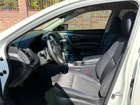 Used 2017 Nissan Altima 2.5 SR FWD image 6