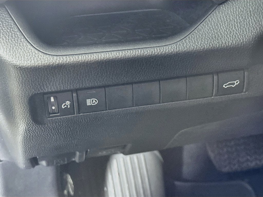 Used 2025 Toyota RAV4 XLE Premium AWD/4WD image 23