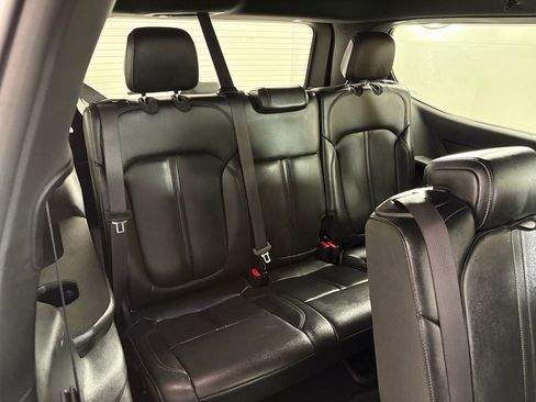 Used 2023 Jeep Wagoneer 2WD image 39