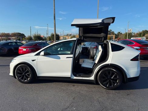 Used 2023 Tesla Model X image 8