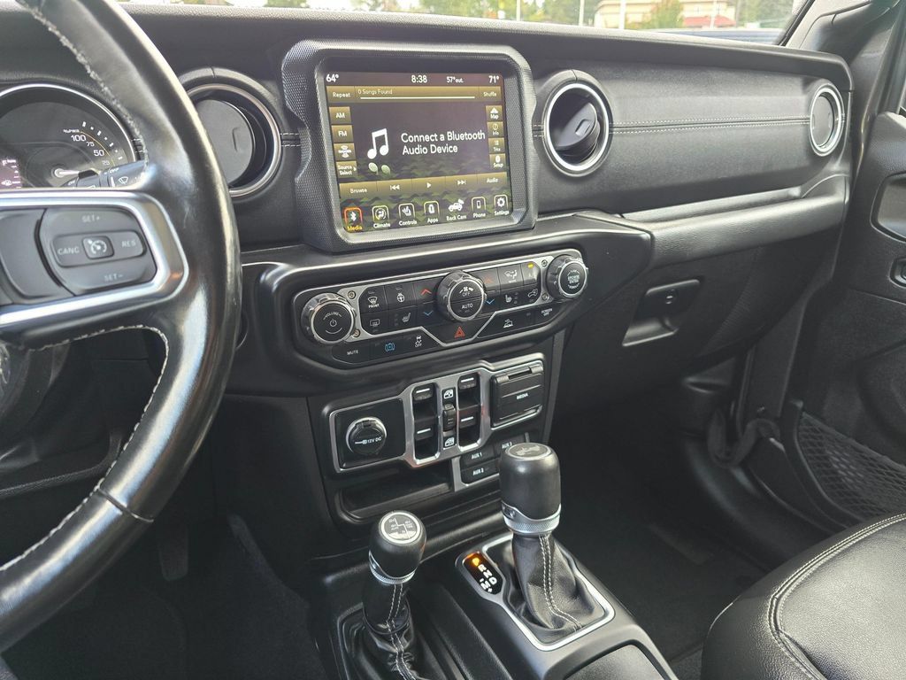 Used 2022 Jeep Wrangler Unlimited Sahara w/ Cold Weather Group AWD/4WD image 22