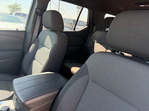 Used 2023 Chevrolet Traverse LT image 9