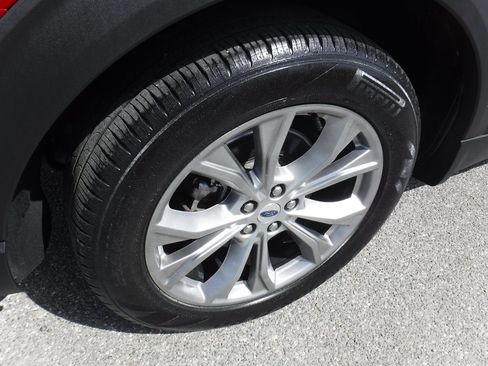 Used 2023 Ford Explorer Limited image 4