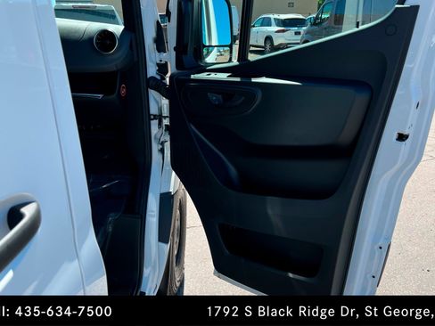 Used 2025 Mercedes-Benz Sprinter 2500 image 20