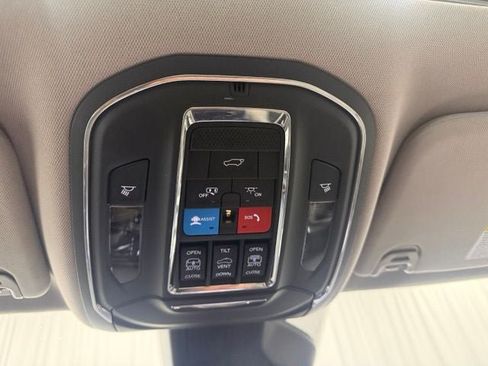 Used 2024 Jeep Wagoneer L 4WD w/ Premium Group I image 16