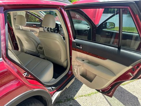 Used 2011 Subaru Outback 2.5i Limited w/ PWR Moonroof Pkg AWD/4WD image 12