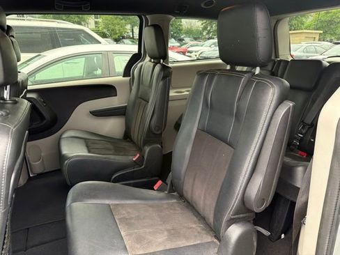 Used 2020 Dodge Grand Caravan SXT FWD image 22