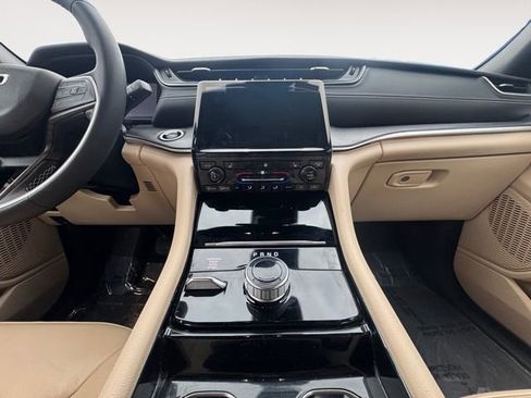 Used 2023 Jeep Grand Cherokee Limited image 11