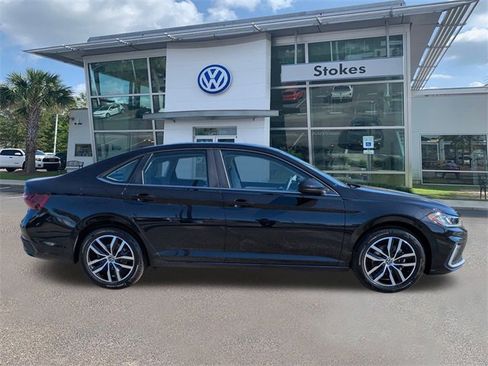 New 2026 Volkswagen Jetta SE image 3