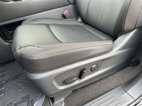 New 2025 Nissan Pathfinder SL image 15