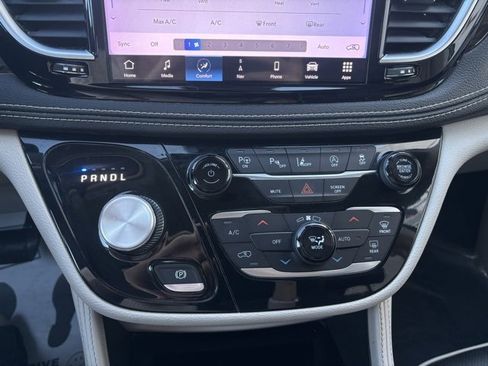 Used 2022 Chrysler Pacifica Limited image 19
