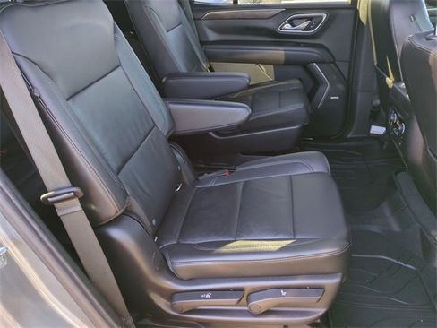 Used 2021 Chevrolet Tahoe LT w/ LT Signature Package image 28