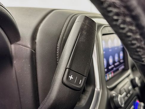 Used 2019 Chevrolet Silverado 1500 LTZ w/ LTZ Convenience Package AWD/4WD image 17