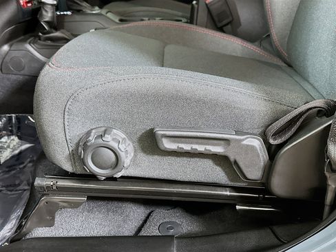 Used 2025 Jeep Wrangler Unlimited Rubicon image 18