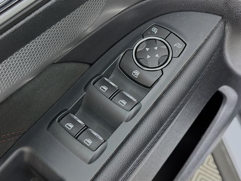 Used 2019 Ford Explorer XLT w/ Equipment Group 202A image 18