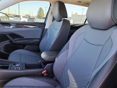 New 2025 Volkswagen Tiguan SE image 13