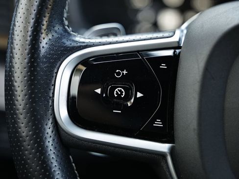 Used 2019 Volvo XC90 T5 R-Design w/ Advanced Package AWD/4WD image 33