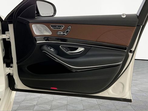 Used 2019 Mercedes-Benz S 560 4MATIC Sedan image 28