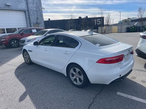 Used 2017 Jaguar XE image 4