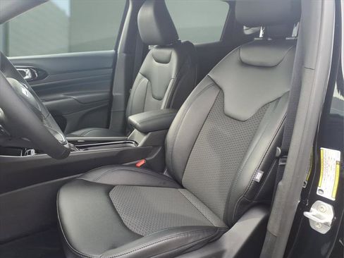 New 2026 Jeep Compass Latitude image 16