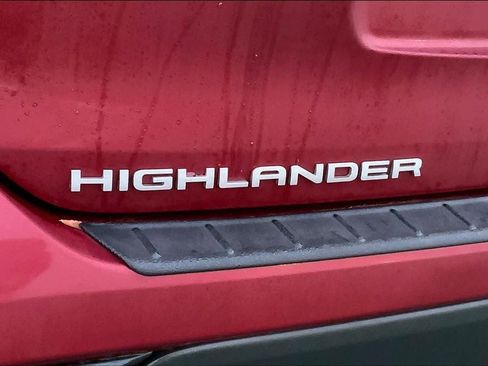 Used 2023 Toyota Highlander XLE image 29