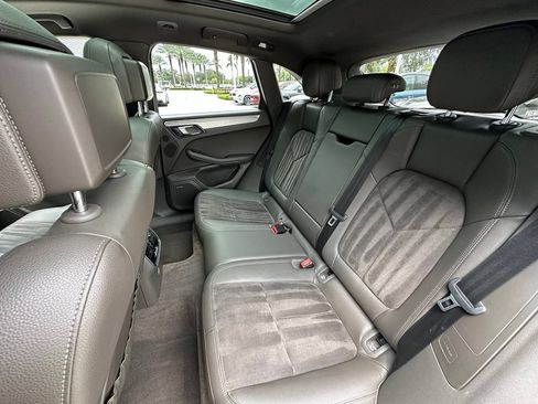 Certified 2018 Porsche Macan AWD/4WD image 38