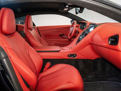 Used 2023 Aston Martin DB11 Coupe image 15