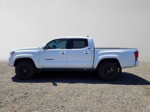 Used 2020 Toyota Tacoma SR5 AWD/4WD image 7