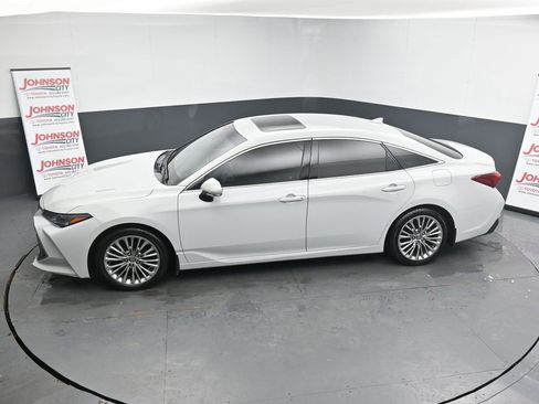 Used 2022 Toyota Avalon Limited image 31