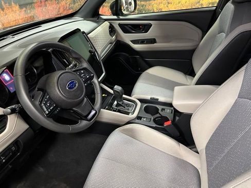 Used 2025 Subaru Forester Premium AWD/4WD image 24
