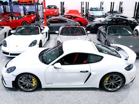 Used 2023 Porsche 718 Cayman GT4 RWD image 8