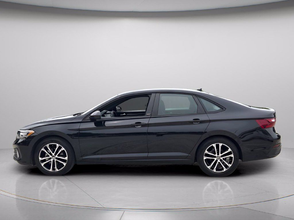 Used 2024 Volkswagen Jetta Sport FWD image 3