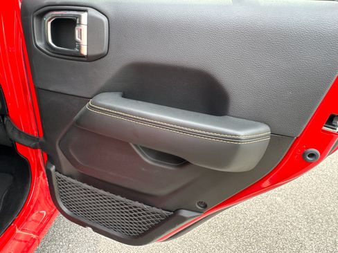 Used 2025 Jeep Wrangler Sahara w/ Safety Group image 16