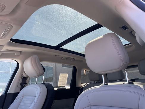 New 2026 Lincoln Nautilus Reserve AWD/4WD image 12