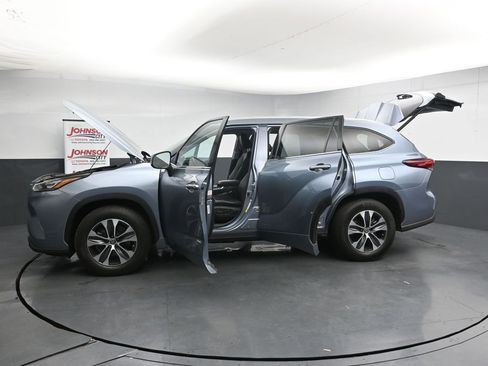 Used 2020 Toyota Highlander XLE FWD image 43