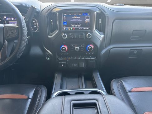 Used 2021 GMC Sierra 2500 AT4 w/ AT4 Premium Plus Package image 3