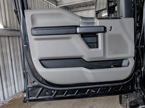 Used 2022 Ford F350 XLT w/ XLT Premium Package image 43