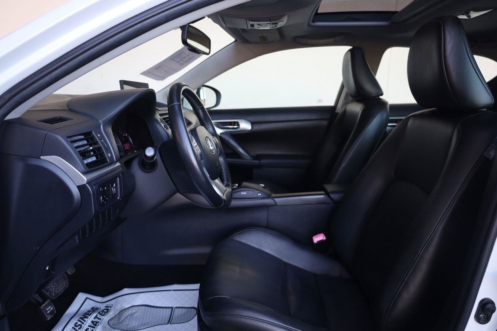 Used 2011 Lexus CT 200h Premium w/ Premium Audio Pkg FWD image 18