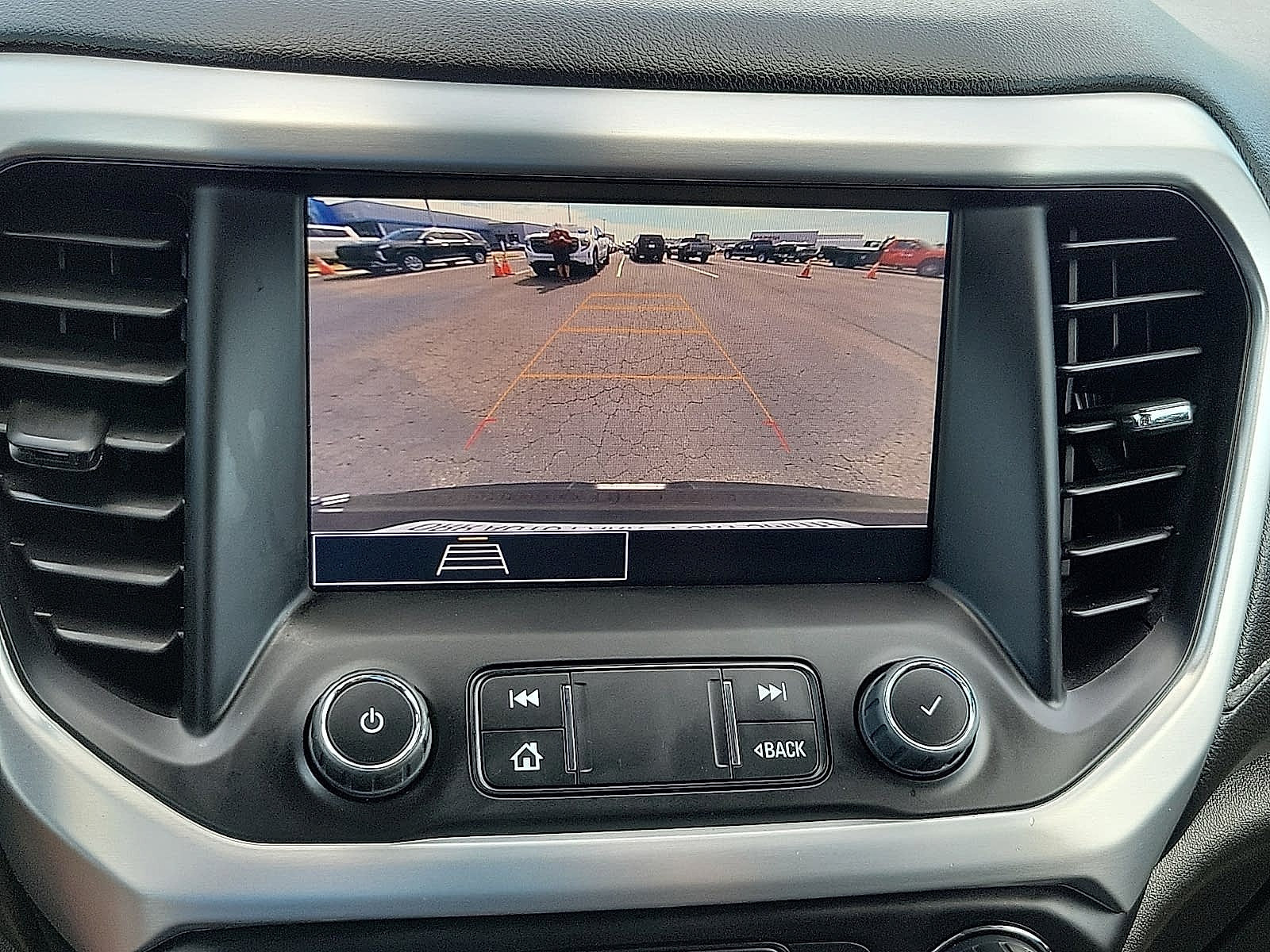 Used 2023 GMC Acadia SLE w/ Driver Convenience Package FWD image 17