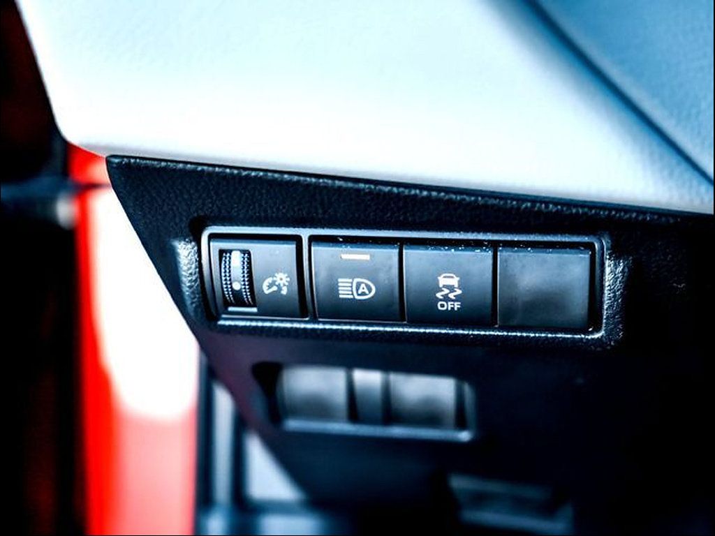 Used 2026 Toyota Corolla Cross LE w/ Moonroof Package FWD image 18