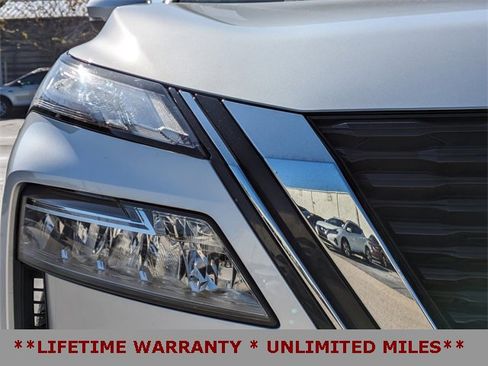 Used 2023 Nissan Rogue SL w/ SL Premium Package image 11