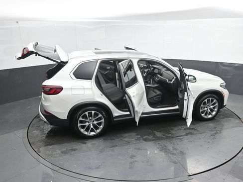 Used 2023 BMW X5 xDrive40i w/ Premium Package AWD/4WD image 54