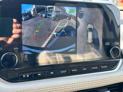 Used 2023 Nissan Rogue SL w/ SL Premium Package image 16