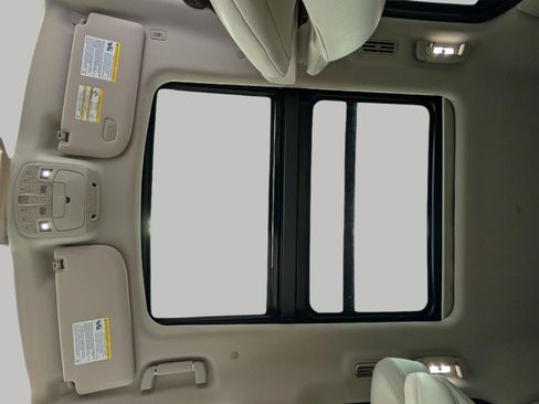 Used 2017 Ford F150 XLT AWD/4WD image 4