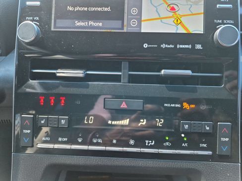 Used 2021 Toyota Avalon Limited FWD image 18