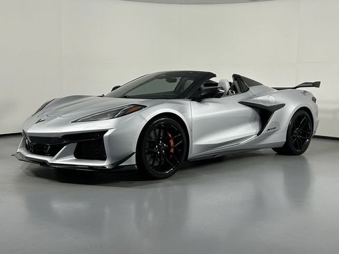 Used 2026 Chevrolet Corvette Z06 RWD image 2