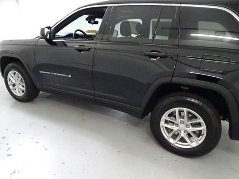 Certified 2025 Jeep Grand Cherokee Laredo X w/ Luxury Tech Group I AWD/4WD image 19