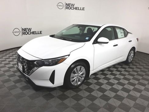 Certified 2025 Nissan Sentra S image 3