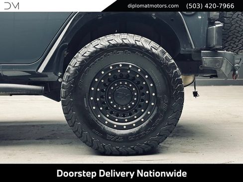 Used 2017 Jeep Wrangler Unlimited Rubicon w/ Connectivity Group AWD/4WD image 38